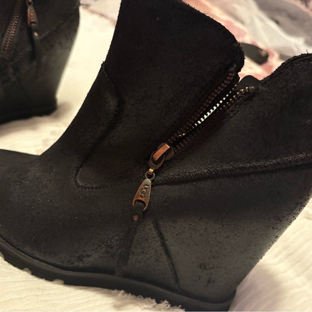 UGG MYRNA WEDGE BOOTIE Black SIZE 6 1/2 NEW WITHOUT BOX